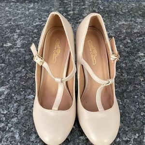 Like new—Women’s Cream Retro T-strap pumps size 7